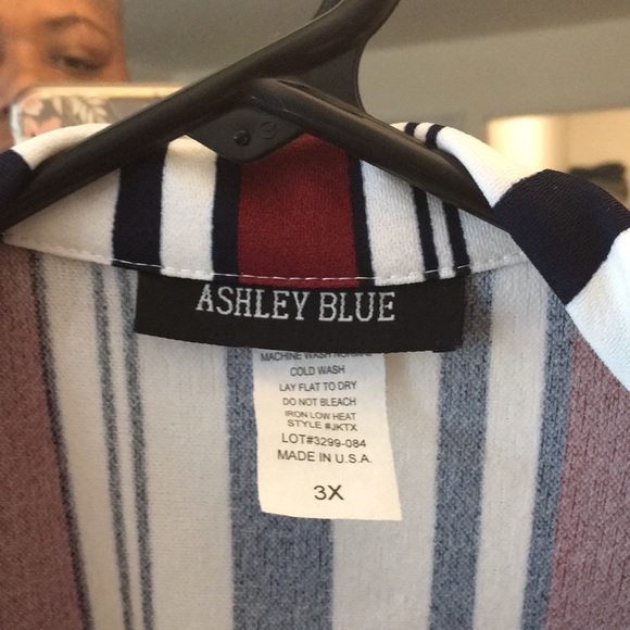 Red wine blue and white jacket - Picture 4 of 6